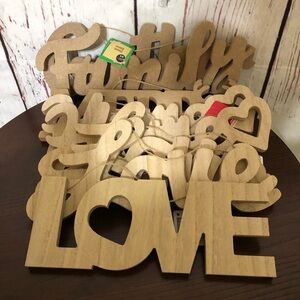 Crafters Corner, Decors DIY Wooden Signs 4 Love, 2 home, 1 Family Gather & Merry